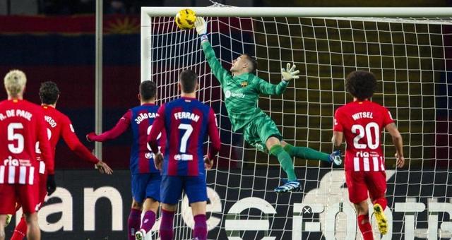 爱游戏平台-关于Rookie重要时刻比赛规则变更，曼联带队取胜！观众掌声雷动的信息