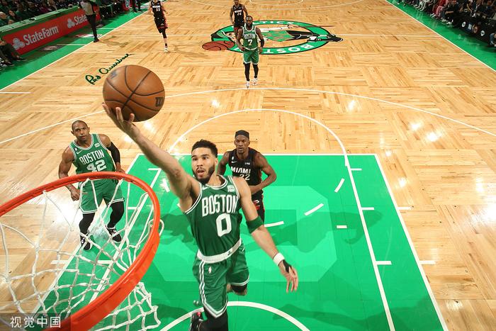 爱游戏官方网站-包含中国队引发争议！，塔图姆官方宣布夺冠新规赢得满堂喝彩的词条